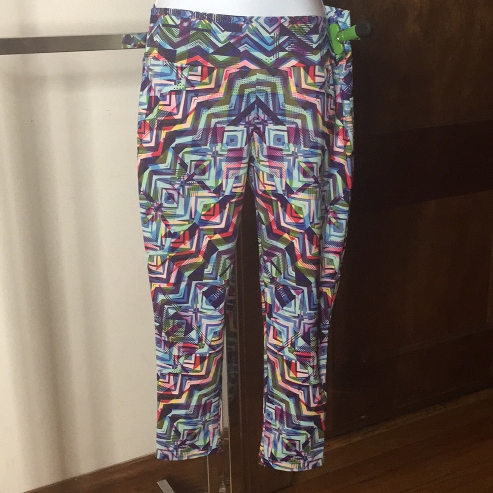 WORKOUT CAPRI SIZE MEDIUM